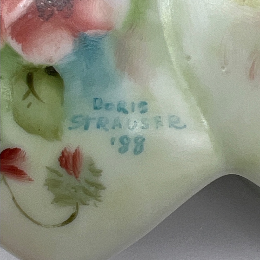 Vintage Hand-Painted Porcelain Rose Heart Trinket Box Signed Doris Strauser 1988 - Picture 3 of 12